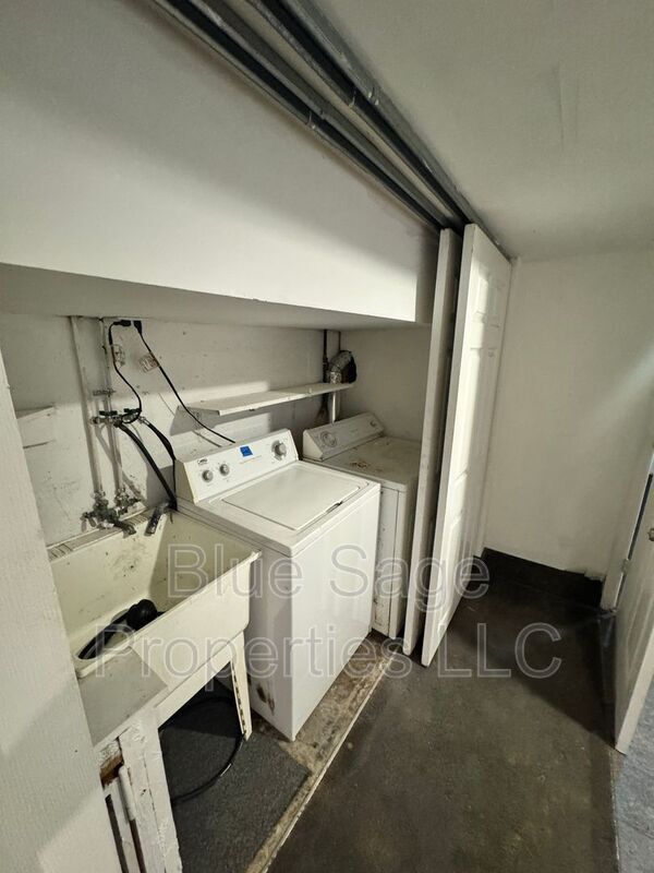 Building Photo - 229 Spruce St