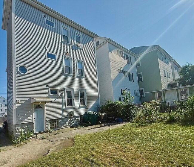 Building Photo - 87 Hathaway St