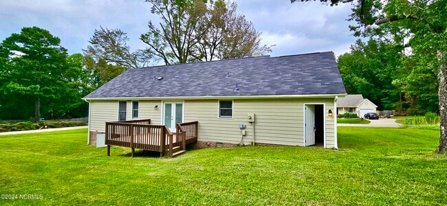 Building Photo - 800 Pittsboro St