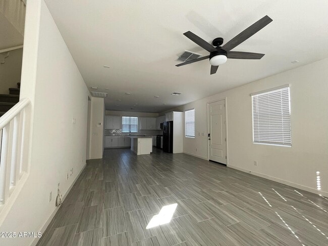 Building Photo - 710 N Bay Dr