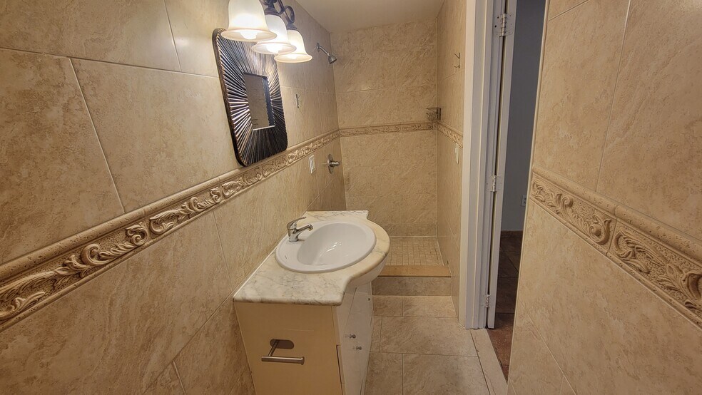 Building Photo - 44 Gumbo Limbo Ave