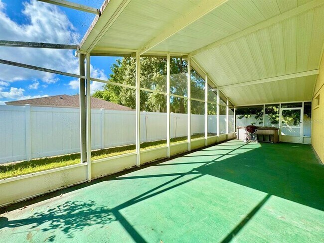 Building Photo - 22537 Roderick Dr