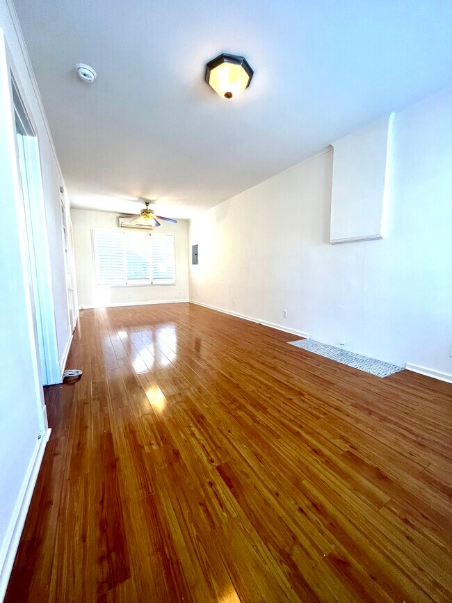 Building Photo - 1813 Ramona Ave