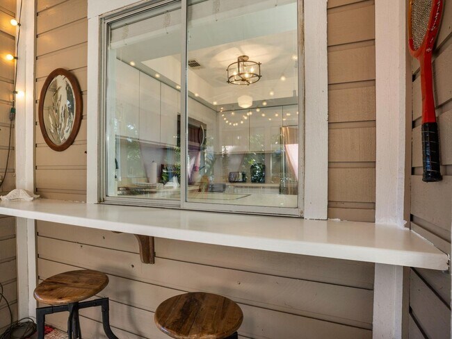 Building Photo - 3BR/3BA Fully Furnished Beach Cottage at H...