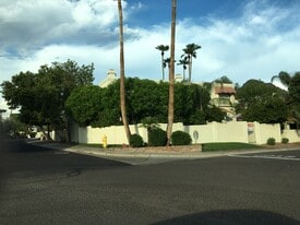 Building Photo - 1802 E Frier Dr