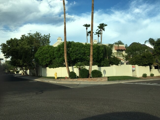 Building Photo - 1802 E Frier Dr