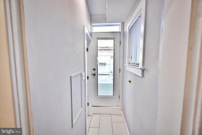 Building Photo - 1015 Riverside Ave