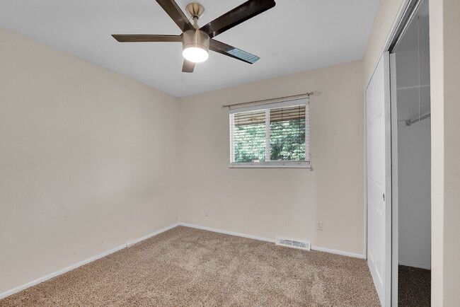 Building Photo - $2,550.00 - 4 Bedrooms, 2.5 Bathroom, Town...