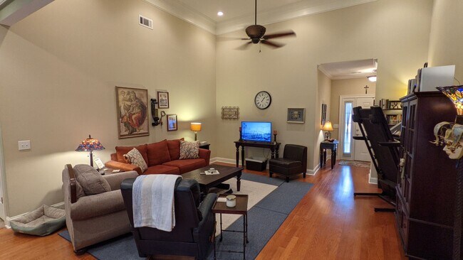 Building Photo - 3 Bedroom Home located in Magnolia Gardens...
