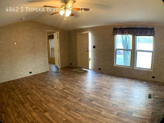 Building Photo - 4842 SW Topeka Blvd