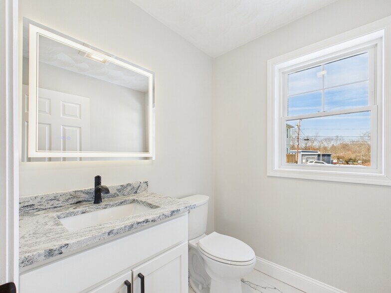 Building Photo - 27 Baker St