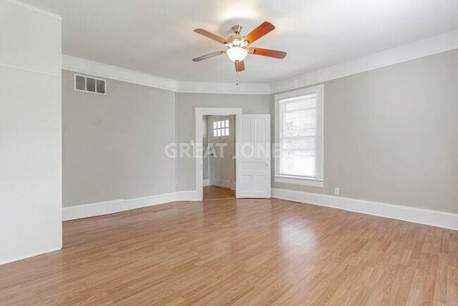 Building Photo - NOW OFFERING HALF OFF FIRST FULL MONTH IF ...