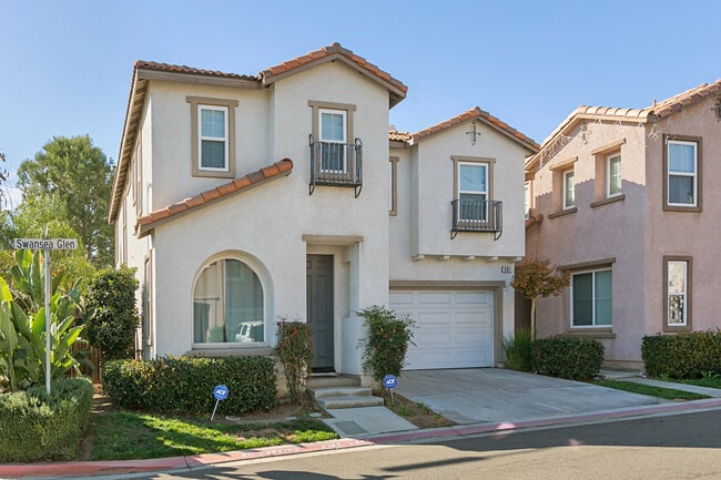 Primary Photo - Classy Single Family Home Conviently located - Easy drive to Pendelton or Miramar - Nice family n...