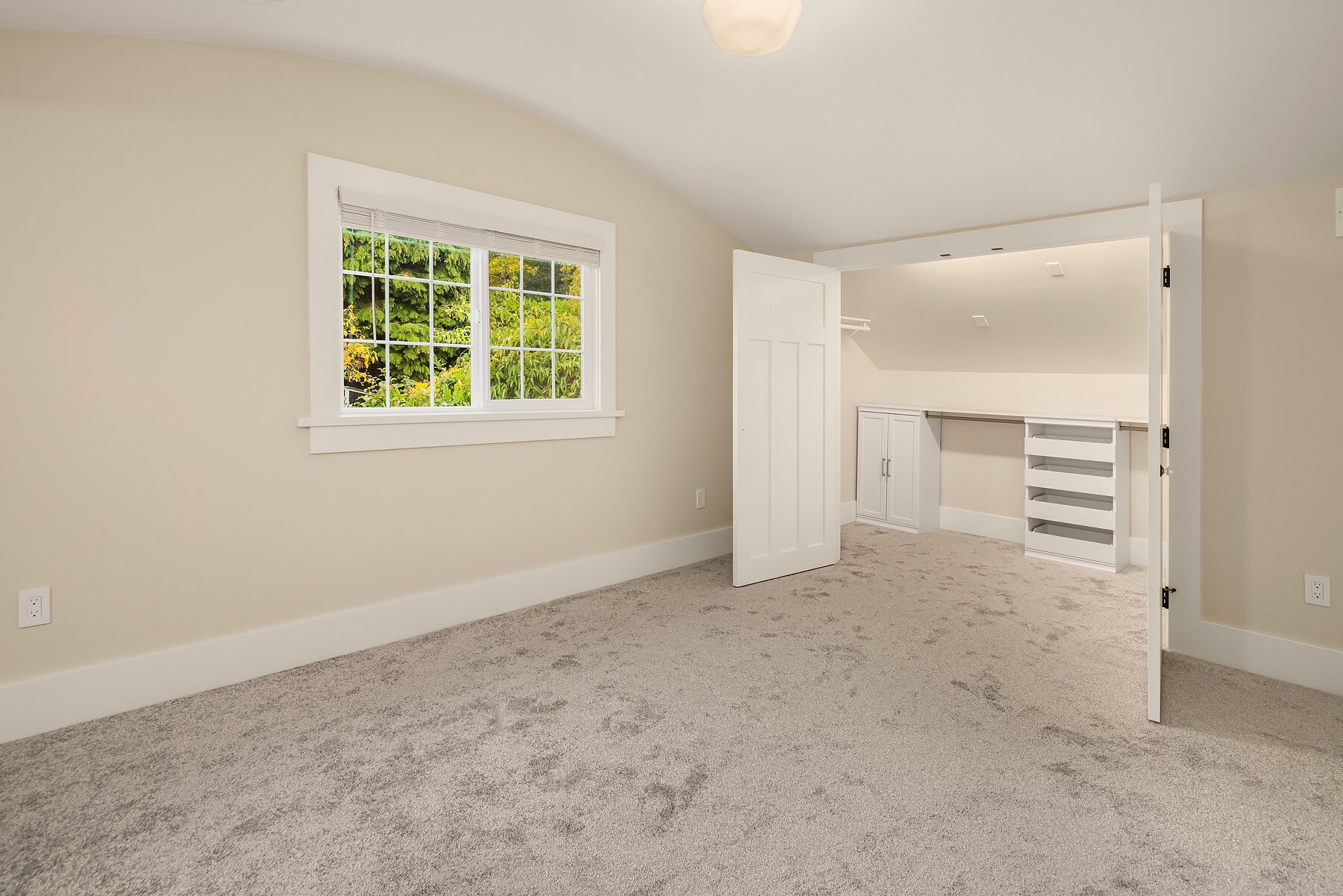 Building Photo - 10425 Des Moines Memorial Dr S