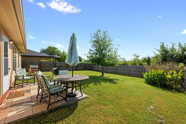 Building Photo - 13001 Carillon Way