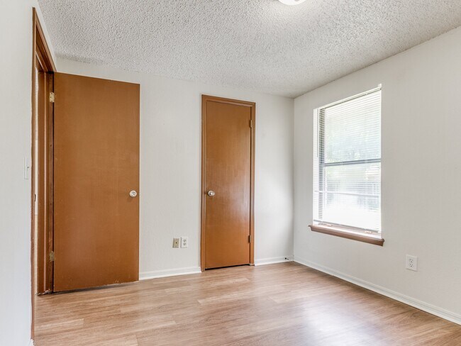 Building Photo - 929 Branchwood Dr