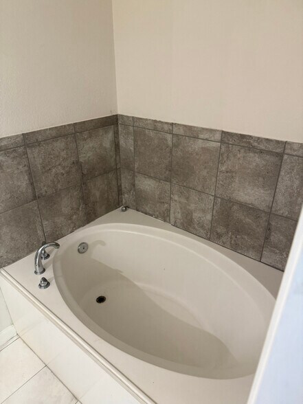 Building Photo - 3639 Arbor Trails Dr