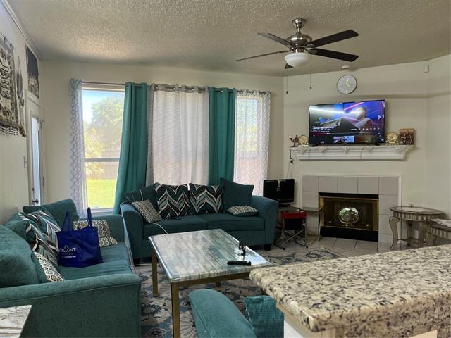 Primary Photo - 1402 Westglen Dr