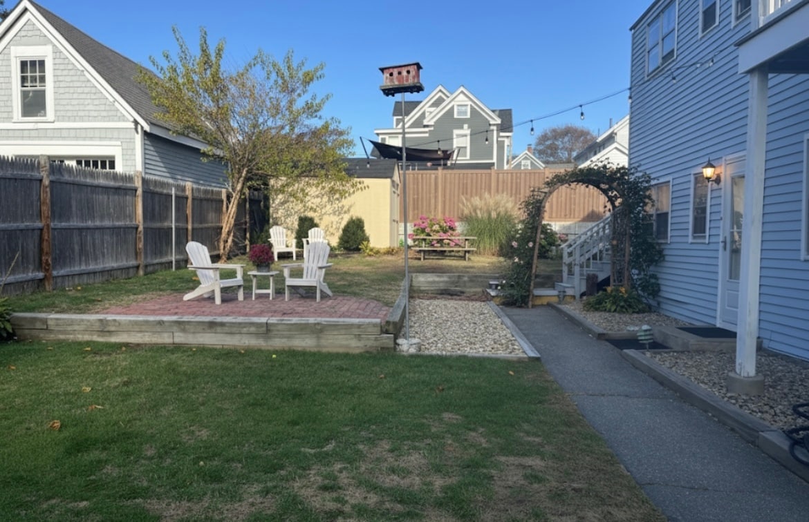 Outside area - 21 Franklin St