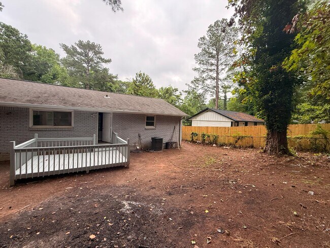 Building Photo - 657 Robert E Lee Pkwy