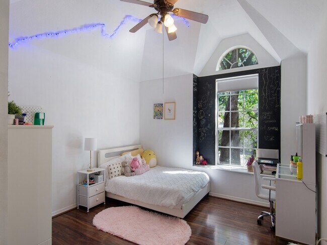 Building Photo - 25 Cokeberry St