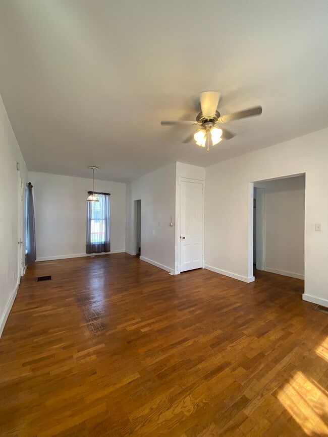 Primary Photo - 3 Bedroom Single Family Home with Gleaming...