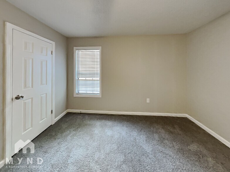 Building Photo - 5867 Willow Springs Dr