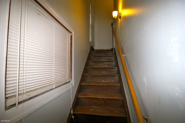 Building Photo - 418 Lawrence St