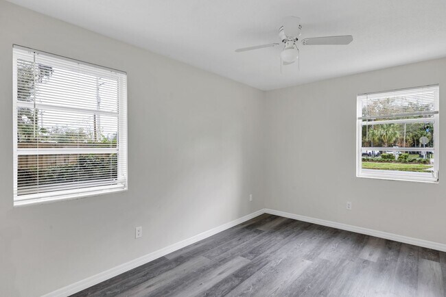 Building Photo - 751 Bellevue Ave