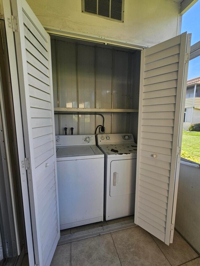 Building Photo - 211 Saxony Ln