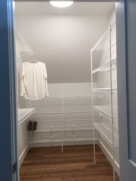 Building Photo - 411 N Pine St