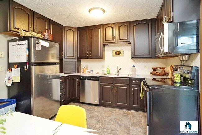 Building Photo - 4 Bedroom House for Rent