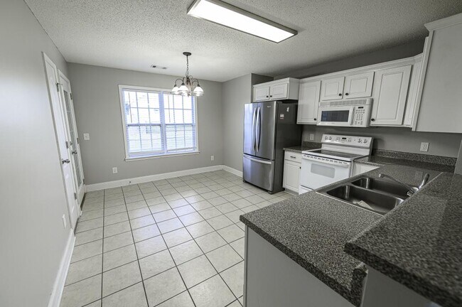 Building Photo - 307 Nile Ln