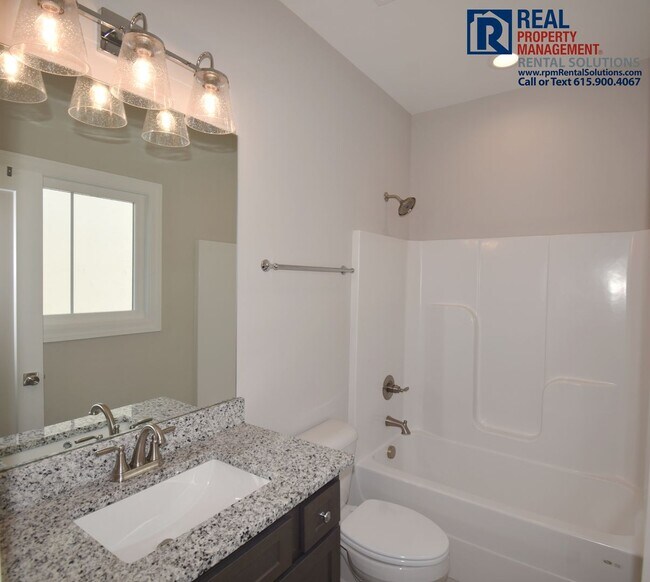 Building Photo - Gorgeous and modern 2 bedroom townhome in the heart of Murfreesboro w/ neighborhood pool, hi-spee...