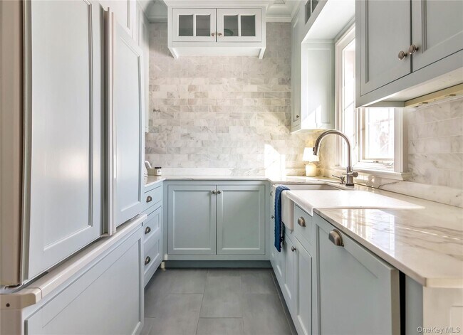 Building Photo - 695 Sound Dr