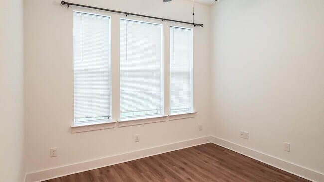 Building Photo - 5406 Arrowhead Rd