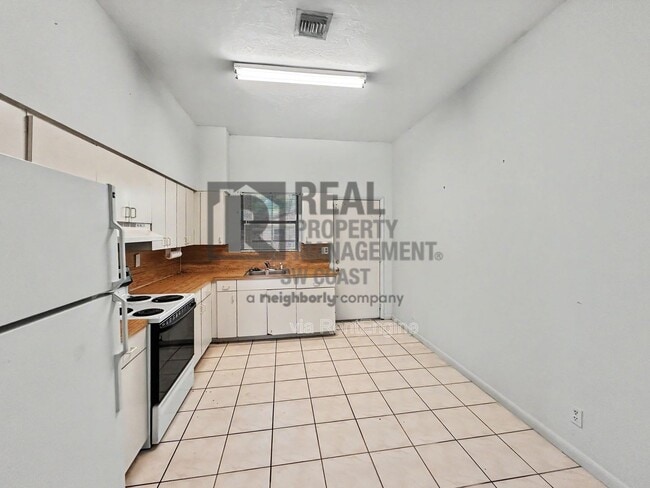 Building Photo - 1043 Abrams Blvd