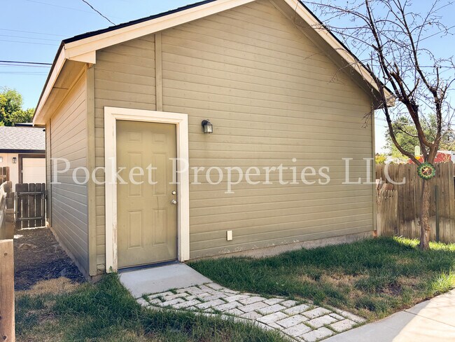 Building Photo - 1816 S Hervey St