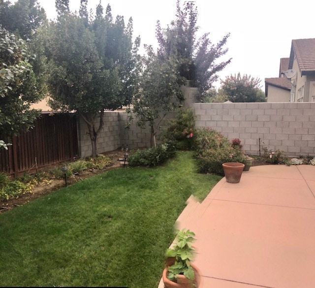 Building Photo - Clean 4 Bedroom, 2.5 Bath Home with 3 Car ...