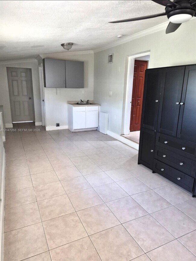 Building Photo - 6118 Royal Palm Blvd