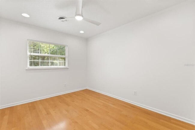 Building Photo - 1711 Chestnut Ave