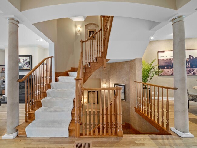 Building Photo - 2048 Valor Ct