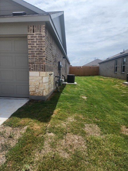 Building Photo - 15013 Bushwacker Wy