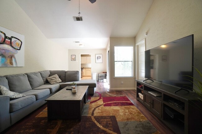 Building Photo - 2603 Garrettson Dr