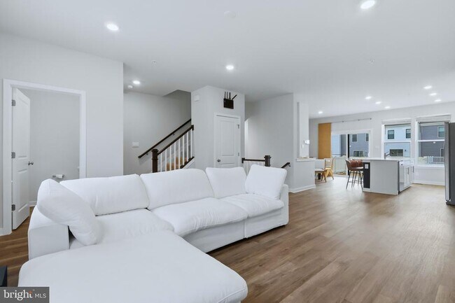 Building Photo - 369 Soft Rush Ln