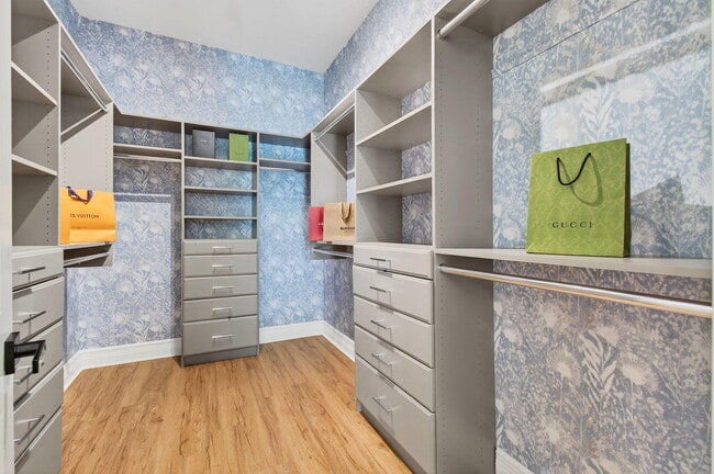 Building Photo - 19886 Meadowside Ln