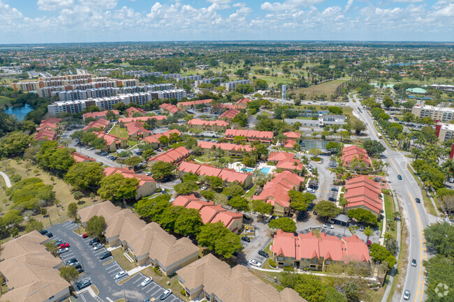 Building Photo - Venetian Gardens at Country Club of Miami