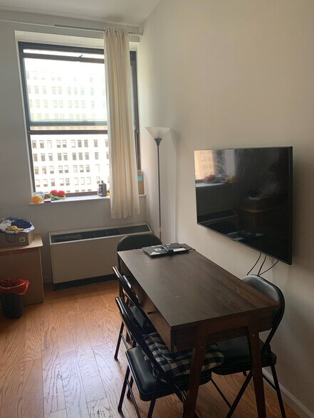 Primary Photo - 20 West St
