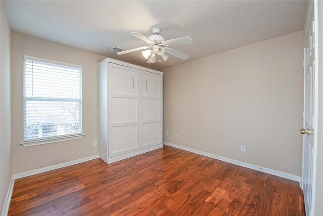 Building Photo - 143 W Burberry Cir