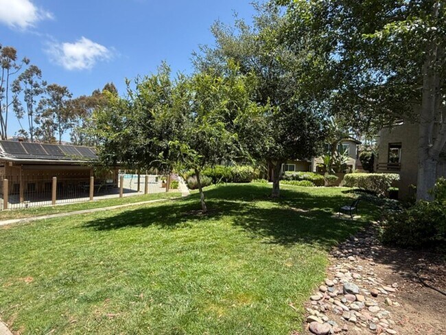 Building Photo - Spacious 3 Bedroom 3 Bath Condo with Garage in Desirable Highland Trails Community